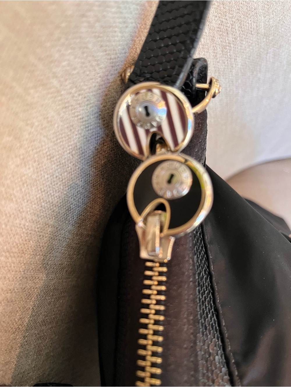 Rare Henri Bendel New York Black Crossbody Shoulder Bag - No Longer Made - Picture 3 of 10